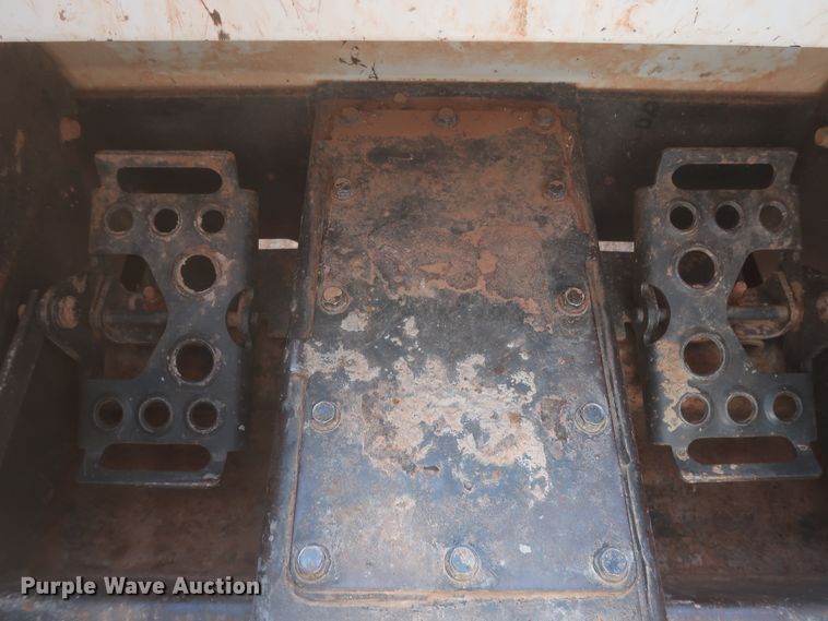 image for item DH0934 2011 Bobcat S205  skid steer loader