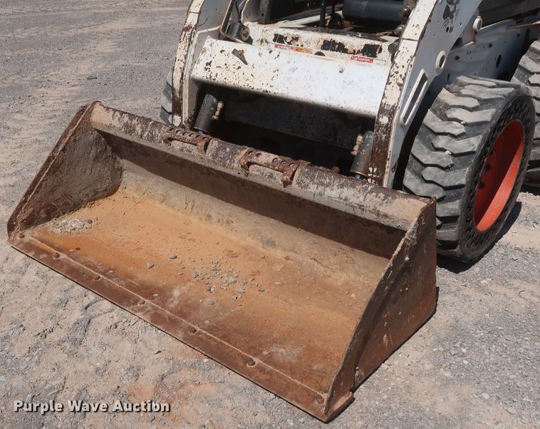 image for item DH0934 2011 Bobcat S205  skid steer loader