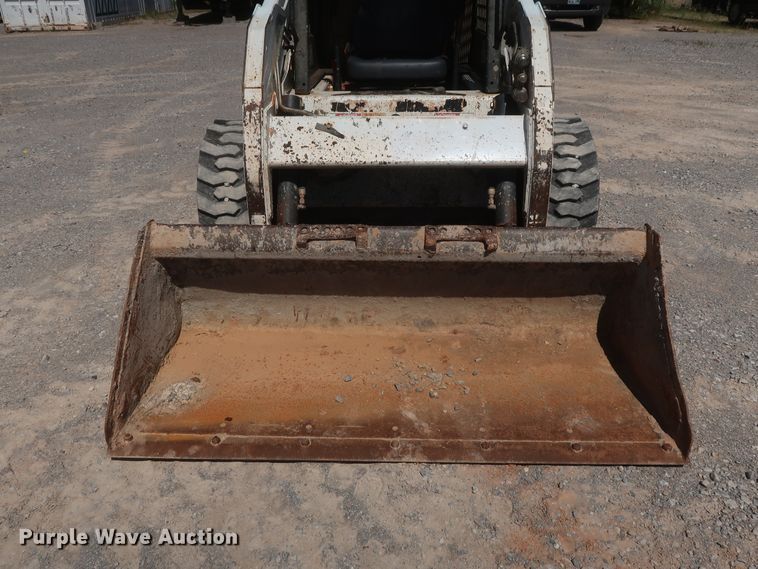 image for item DH0934 2011 Bobcat S205  skid steer loader