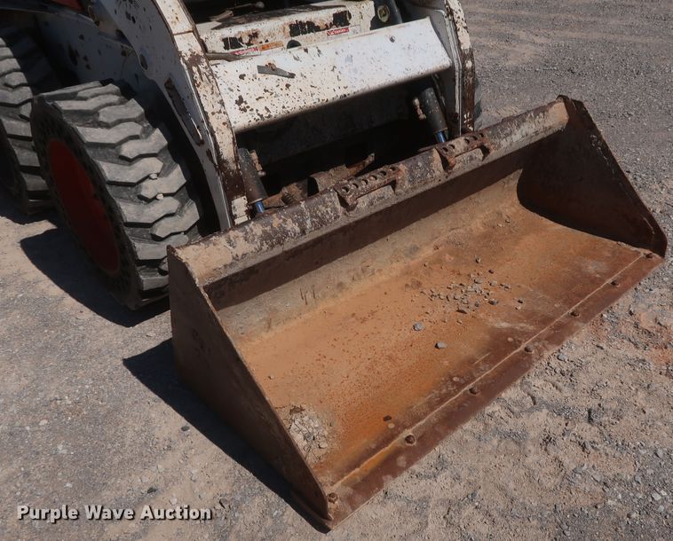 image for item DH0934 2011 Bobcat S205  skid steer loader