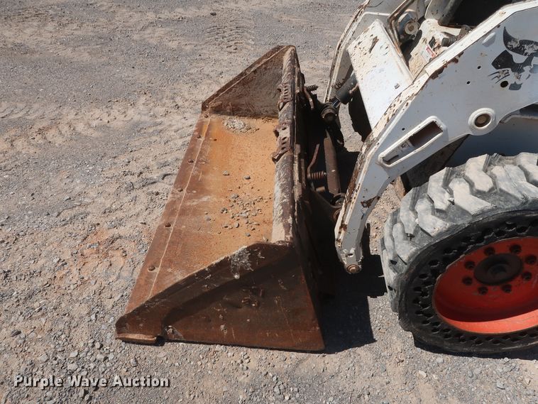image for item DH0934 2011 Bobcat S205  skid steer loader