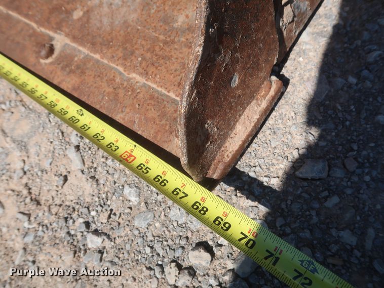 image for item DH0934 2011 Bobcat S205  skid steer loader