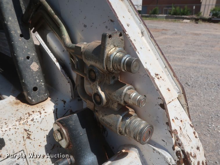 image for item DH0934 2011 Bobcat S205  skid steer loader