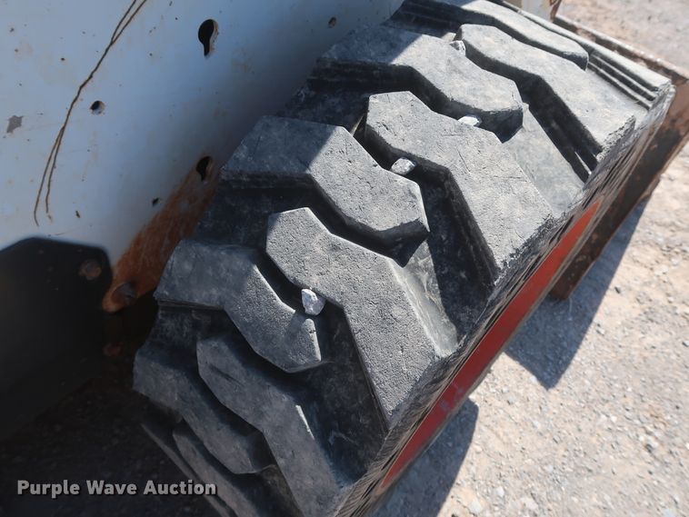 image for item DH0934 2011 Bobcat S205  skid steer loader