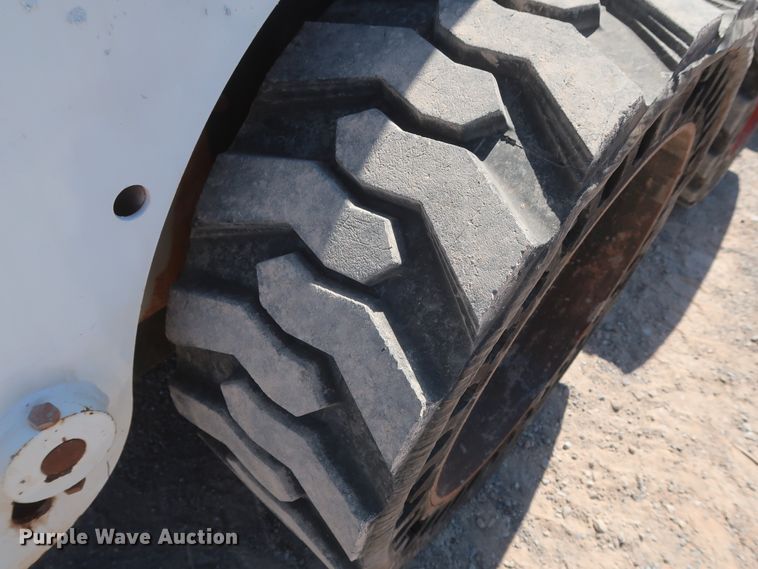 image for item DH0934 2011 Bobcat S205  skid steer loader