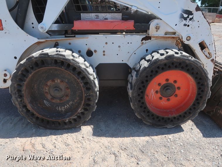 image for item DH0934 2011 Bobcat S205  skid steer loader