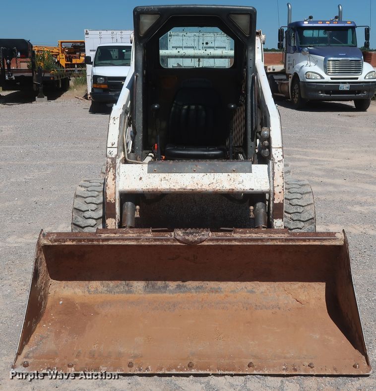 image for item DH0935 2011 Bobcat S205  skid steer loader