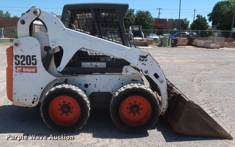 image for item DH0935 2011 Bobcat S205  skid steer loader