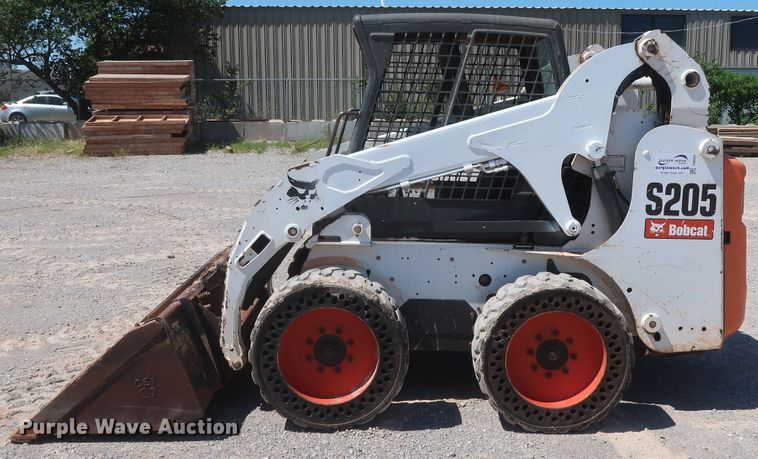 image for item DH0935 2011 Bobcat S205  skid steer loader