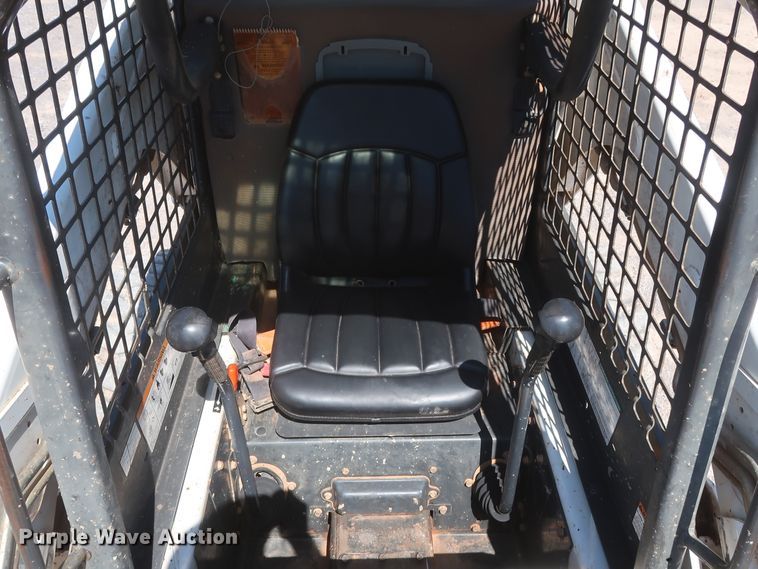 image for item DH0935 2011 Bobcat S205  skid steer loader