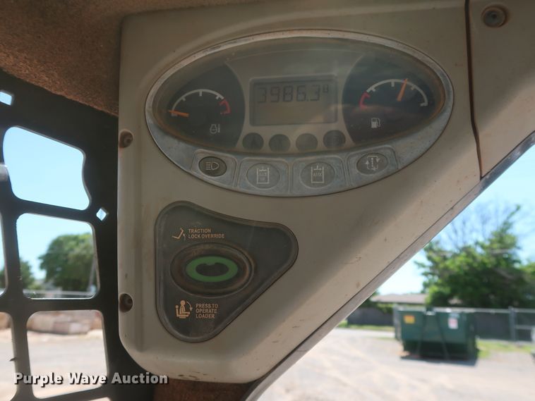 image for item DH0935 2011 Bobcat S205  skid steer loader