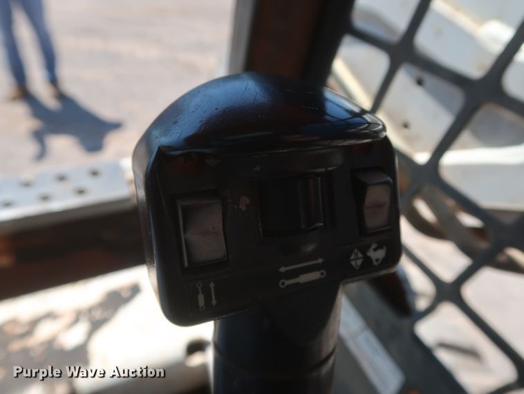 image for item DH0935 2011 Bobcat S205  skid steer loader