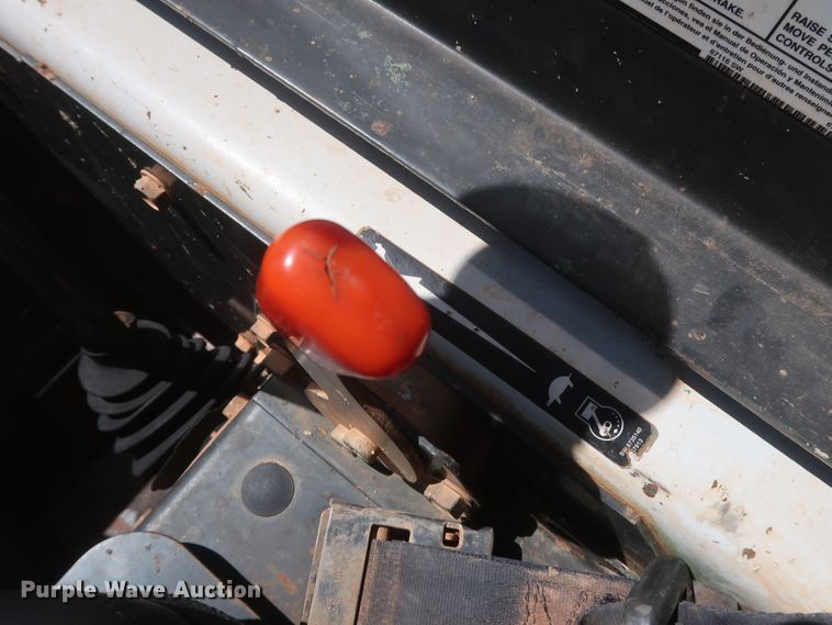 image for item DH0935 2011 Bobcat S205  skid steer loader