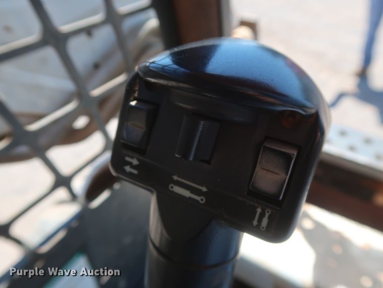 image for item DH0935 2011 Bobcat S205  skid steer loader