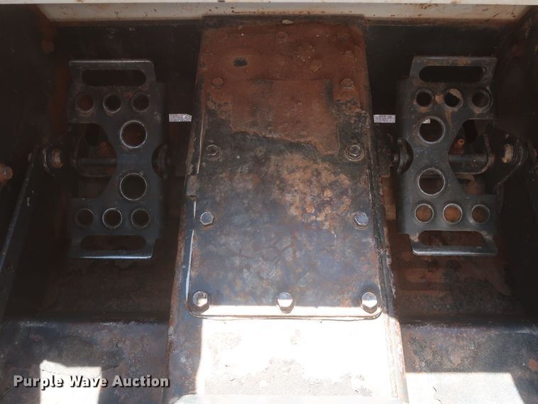 image for item DH0935 2011 Bobcat S205  skid steer loader