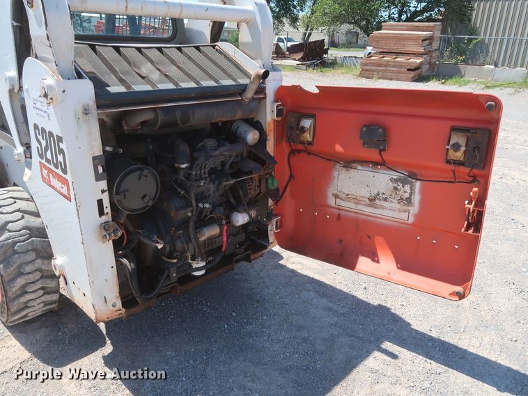 image for item DH0935 2011 Bobcat S205  skid steer loader
