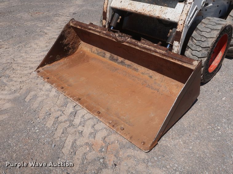 image for item DH0935 2011 Bobcat S205  skid steer loader