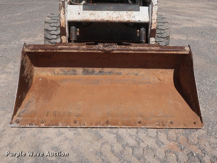image for item DH0935 2011 Bobcat S205  skid steer loader