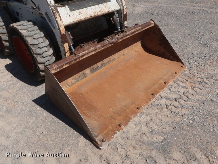 image for item DH0935 2011 Bobcat S205  skid steer loader