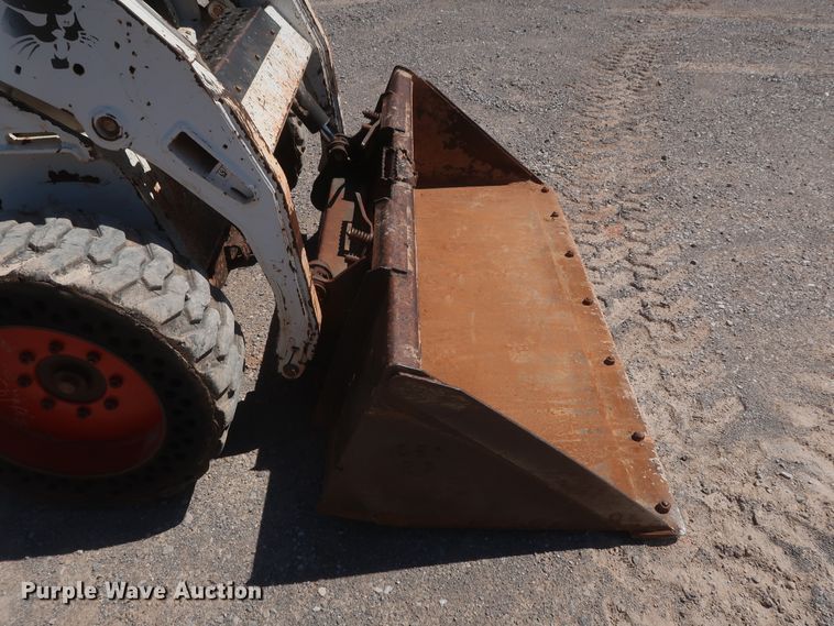 image for item DH0935 2011 Bobcat S205  skid steer loader