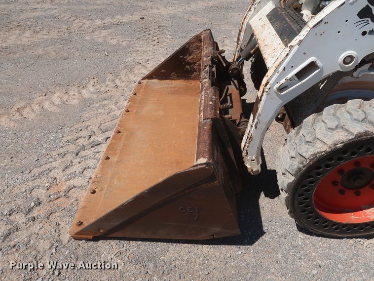 image for item DH0935 2011 Bobcat S205  skid steer loader