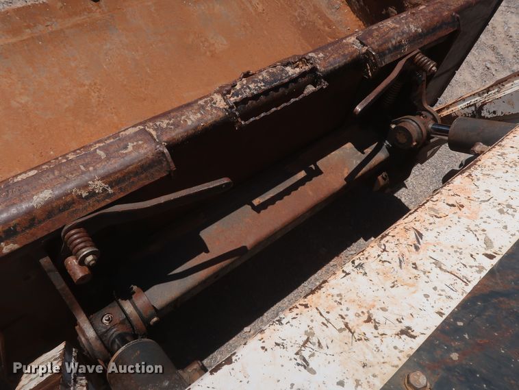 image for item DH0935 2011 Bobcat S205  skid steer loader