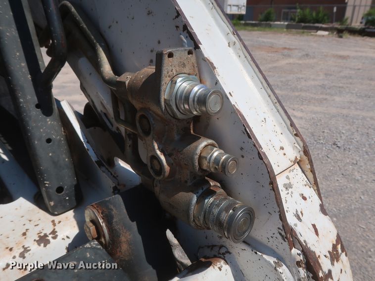 image for item DH0935 2011 Bobcat S205  skid steer loader