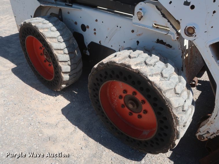 image for item DH0935 2011 Bobcat S205  skid steer loader