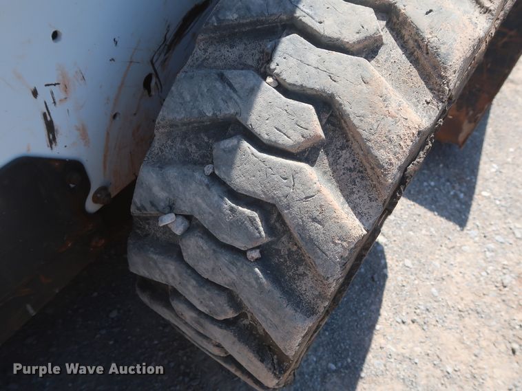 image for item DH0935 2011 Bobcat S205  skid steer loader