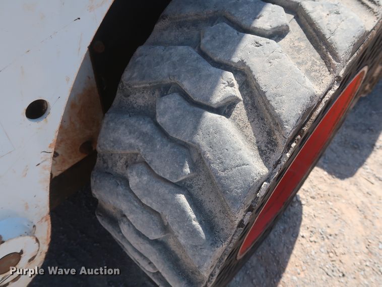 image for item DH0935 2011 Bobcat S205  skid steer loader