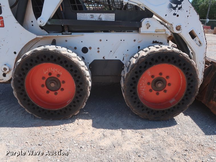 image for item DH0935 2011 Bobcat S205  skid steer loader