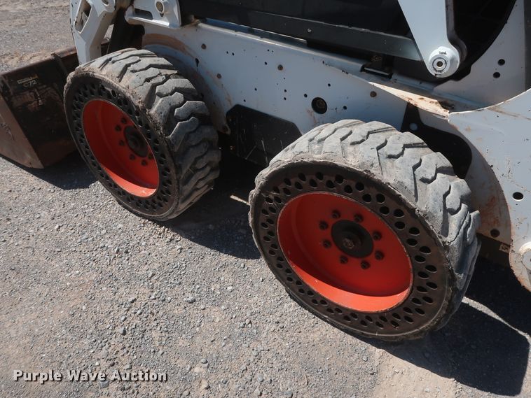 image for item DH0935 2011 Bobcat S205  skid steer loader