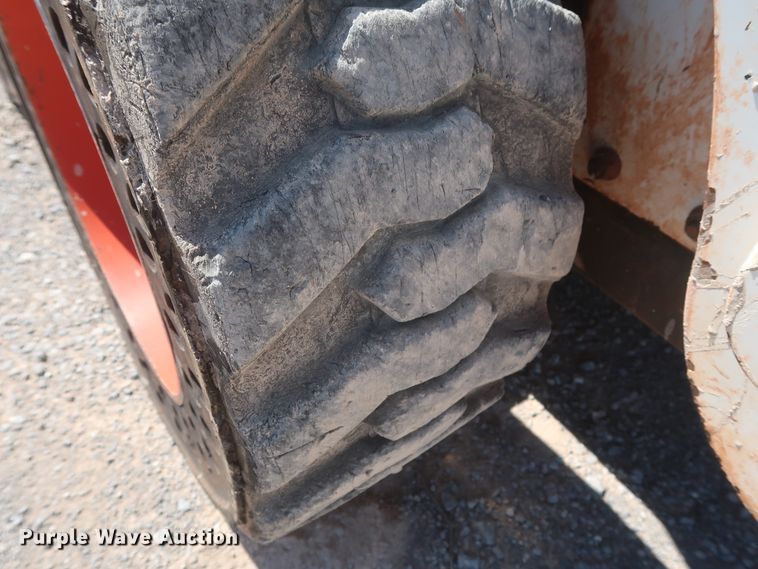 image for item DH0935 2011 Bobcat S205  skid steer loader