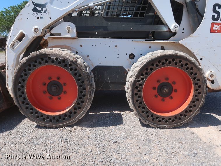 image for item DH0935 2011 Bobcat S205  skid steer loader