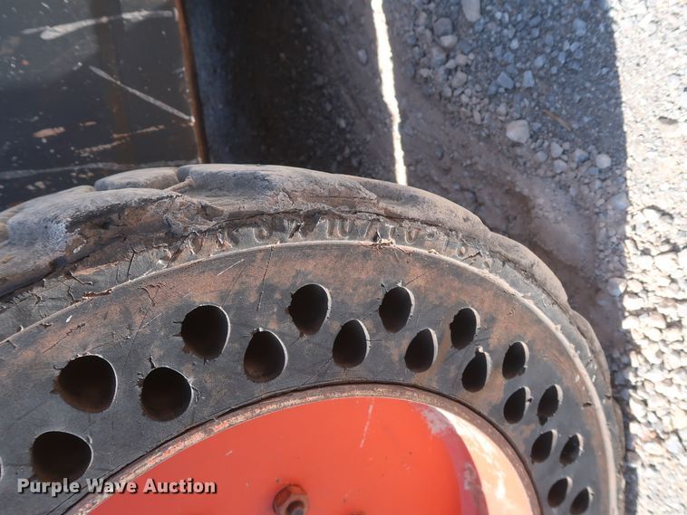 image for item DH0935 2011 Bobcat S205  skid steer loader