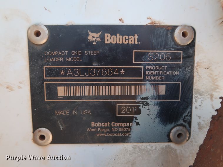 image for item DH0935 2011 Bobcat S205  skid steer loader
