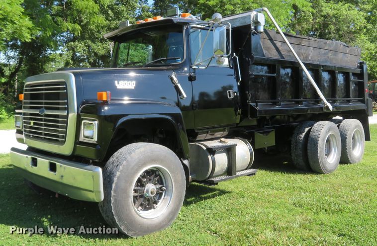image for item DH1032 1991 Ford L8000  dump truck