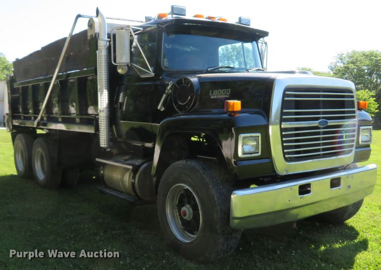 image for item DH1032 1991 Ford L8000  dump truck