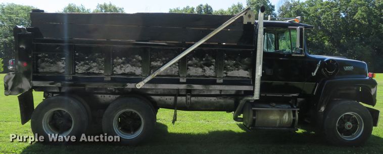 image for item DH1032 1991 Ford L8000  dump truck