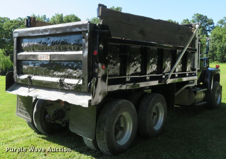 image for item DH1032 1991 Ford L8000  dump truck