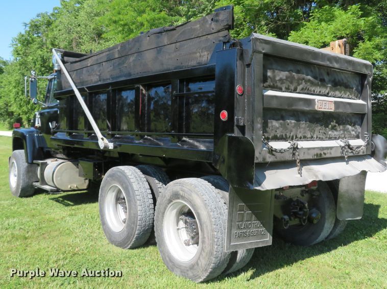 image for item DH1032 1991 Ford L8000  dump truck