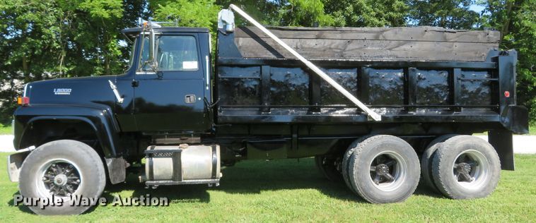 image for item DH1032 1991 Ford L8000  dump truck