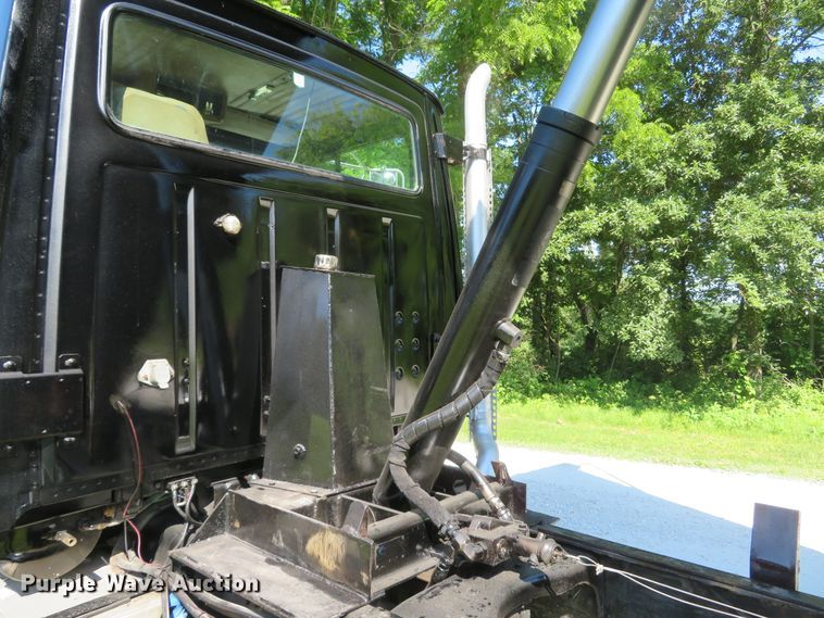 image for item DH1032 1991 Ford L8000  dump truck