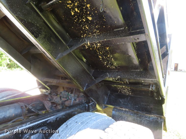 image for item DH1032 1991 Ford L8000  dump truck