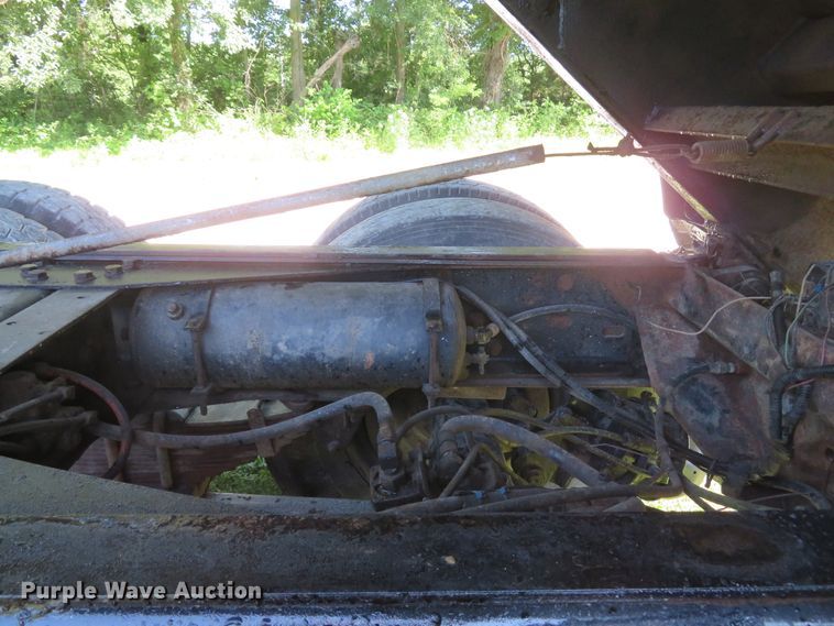 image for item DH1032 1991 Ford L8000  dump truck