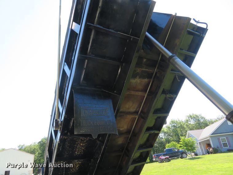 image for item DH1032 1991 Ford L8000  dump truck