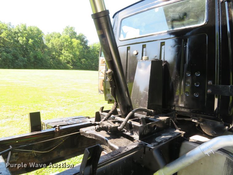 image for item DH1032 1991 Ford L8000  dump truck