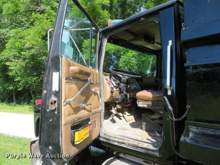 image for item DH1032 1991 Ford L8000  dump truck