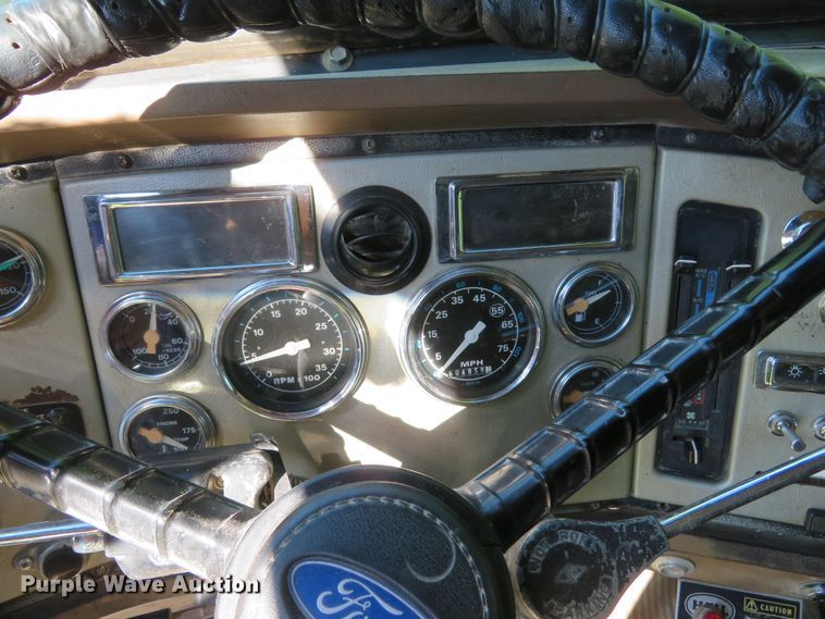 image for item DH1032 1991 Ford L8000  dump truck