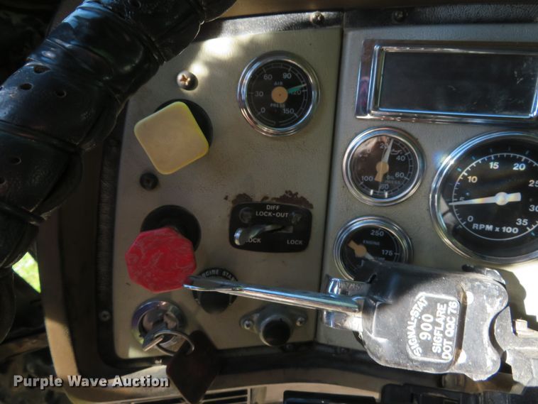 image for item DH1032 1991 Ford L8000  dump truck